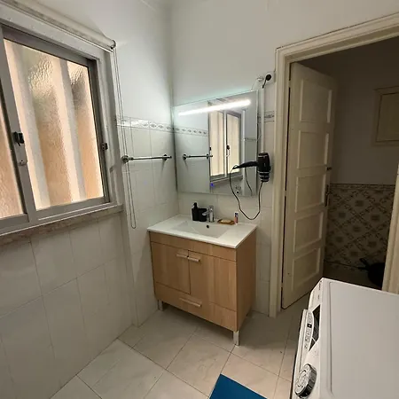 Confort Family Guest Airport Homestay Lisbon